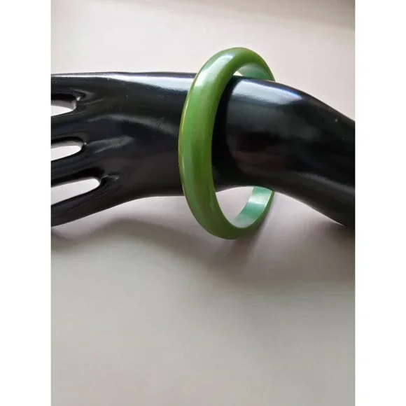 Vintage Olive Green Bakelite Bangle Bracelet 8" - TESTED - Picture 3 of 7